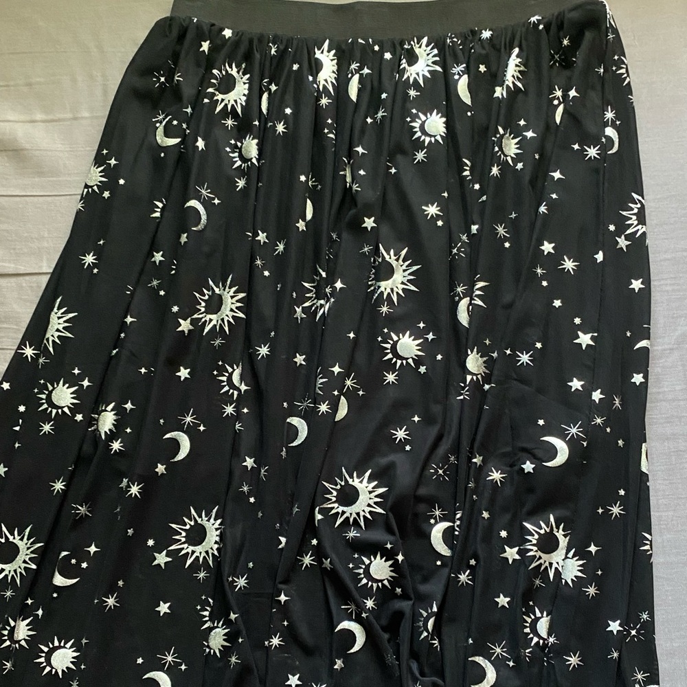 Hot Topic- Black and White Celestial Print Midi Skirt
